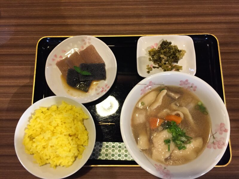 黒木町の藤祭りの名物？だご汁定食。田舎のあたたかい味がしみます。